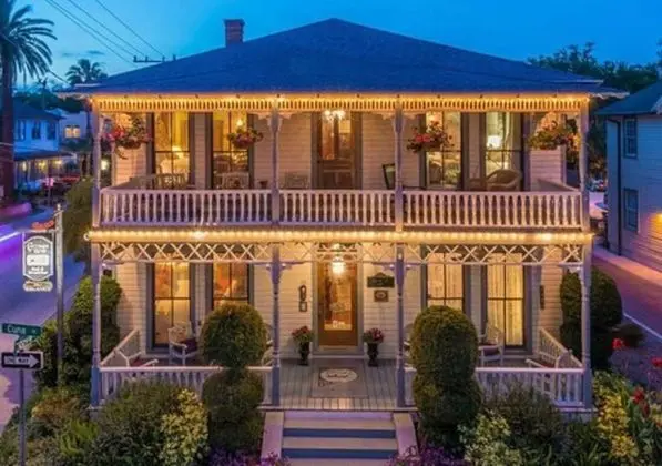 Carriage Way Inn