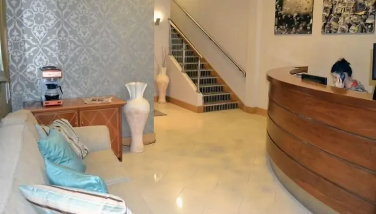 Carrick Plaza Suites & Apartments - Lobi