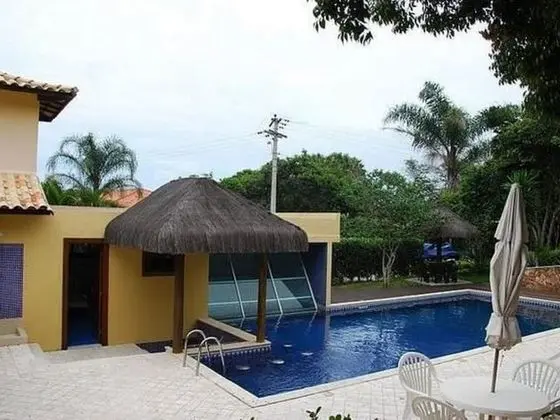 Casa 4 suites a 200m da Rua das Pedras