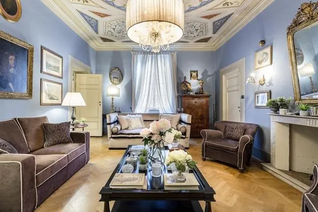 Casa Barbra Elegant and Homey 4 Bedrooms Apartment Air Conditioning Within the Lucca Walls