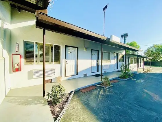 Casa Blanca Inn & Suites
