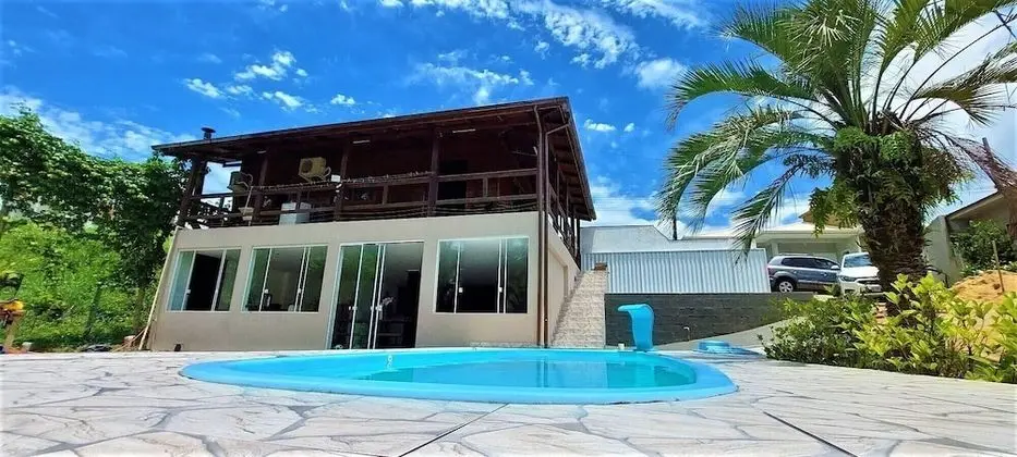 Casa com Piscina em Gov Celso Ramos - SC