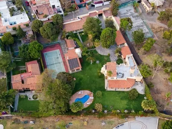 Casa con Alberca Frente al Lago Lakefront House one Step Away From the Melacon