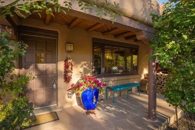 Casa Contenta - Charming East Side Family Home With Hot Tub, Walk to Canyon Rd