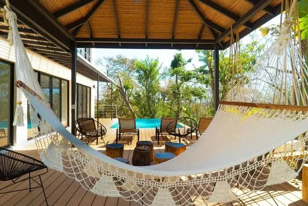 Casa Crucero Verde , 5mn Walk to the Tamarindo Beach and Town