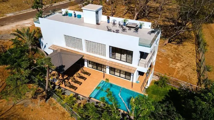 Casa Crucero Verde , 5mn Walk to the Tamarindo Beach and Town