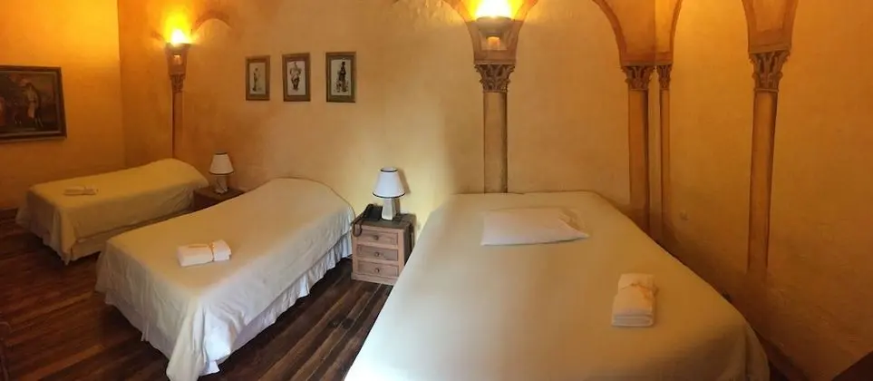 Hotel Casa Del Aguila - Oda