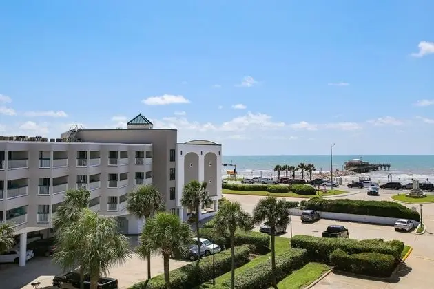 Casa Del Mar 375