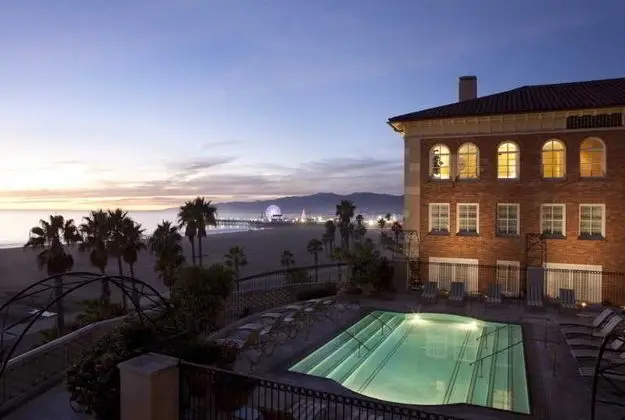 Casa Del Mar