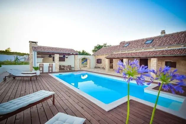 Villa Casa di Nikola 6 Person Rustic Private Pool Rural Area Indoor and Outdoor Grill