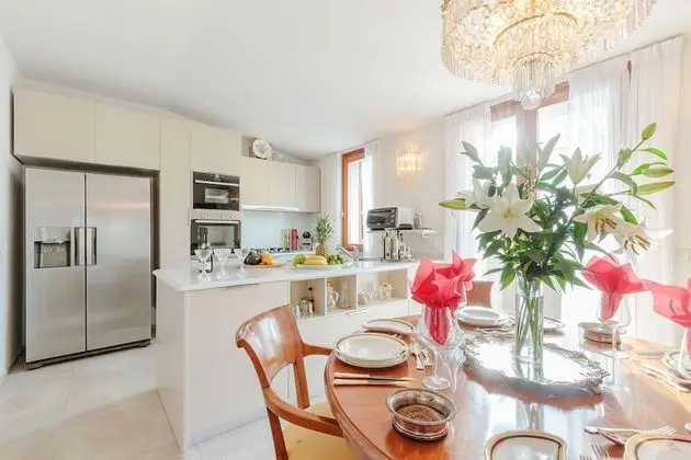 Casa Dieter a Superb 2 Bedrooms Apartment With Grand Terrace and Private Parking in Central Lucca - Oda