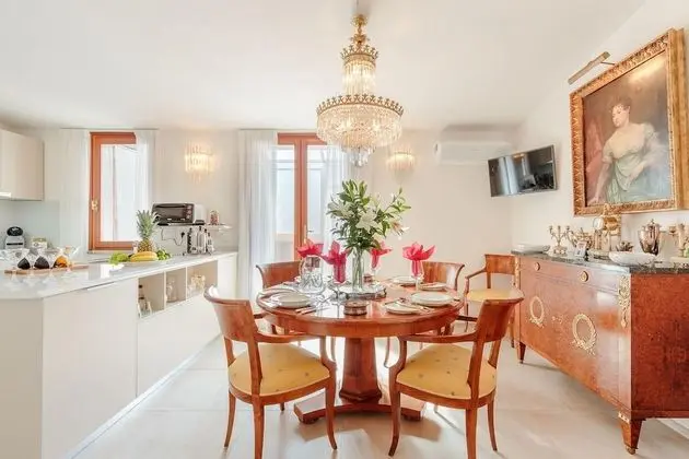 Casa Dieter a Superb 2 Bedrooms Apartment With Grand Terrace and Private Parking in Central Lucca - Oda