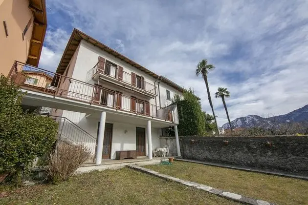 Casa Fronte Isola