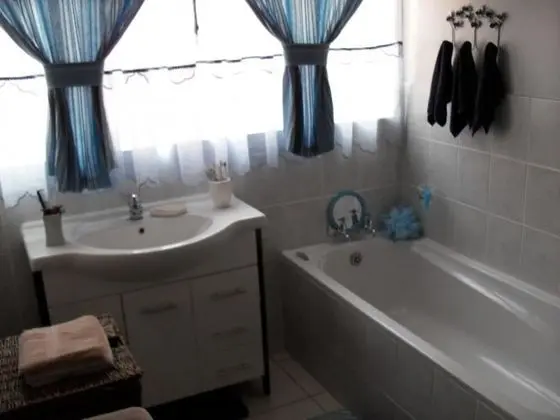 Casa Villa Guest House Carletonville - Suite 3 - Mülk Olanakları