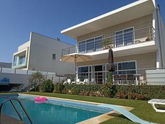 Casa Junto à Praia com Piscina Mystay - Havuz