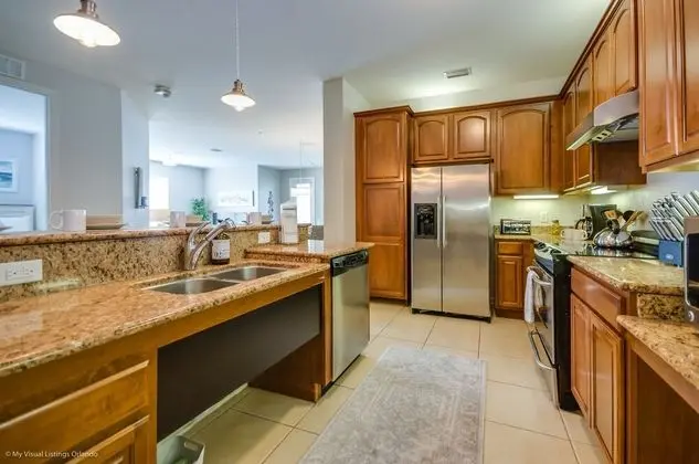 Casa Lucia Lakeview 3 Bedroom Condo by Redawning - Mutfak