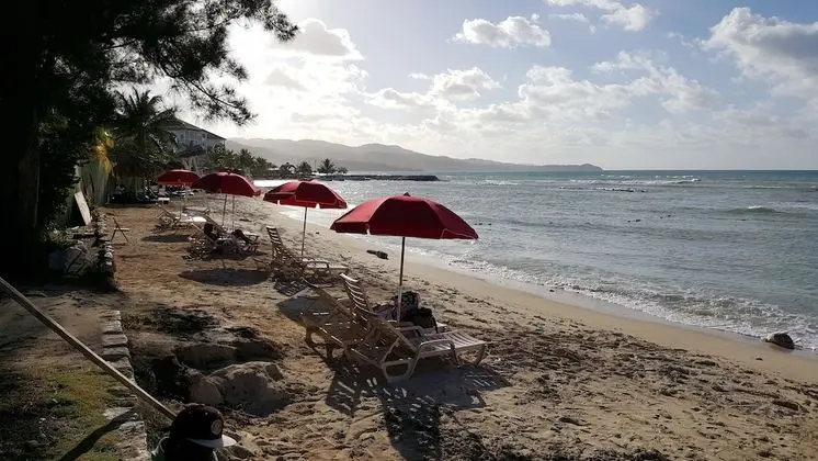 Casa Marina Montego Bay at Seawind - Plaj