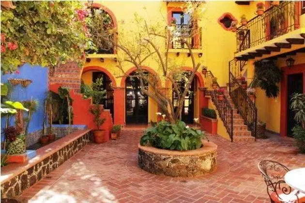 Casa Mia Suites