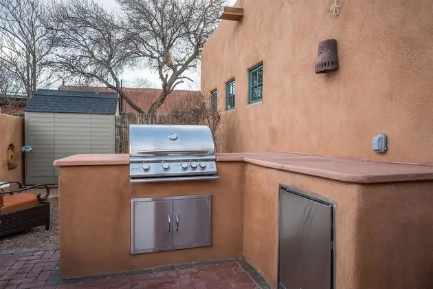 Casa Nona - Pristine Home in the Railyard District, Walk to The Plaza