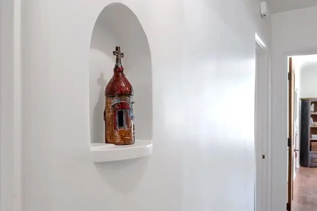 Casa O'keeffe - Five-minute Walk to The Plaza, Quiet Neighborhood, Comfort and Convenience - İç Mekan