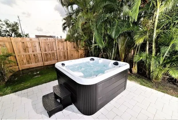 Casa Ria Luxury House w Private Pool Near Aventura Mall - Spa