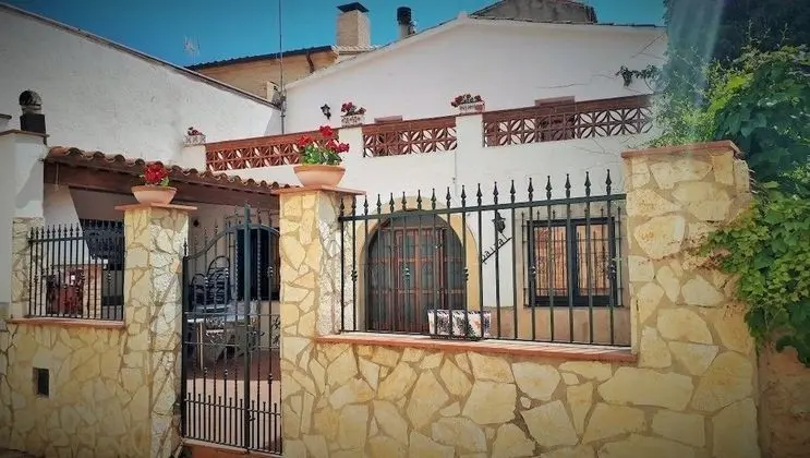Casa rural en Albóns a 8 min de la playa de la Escala