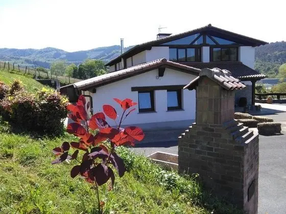 Casa Rural y Apartamentos Haizeaberri