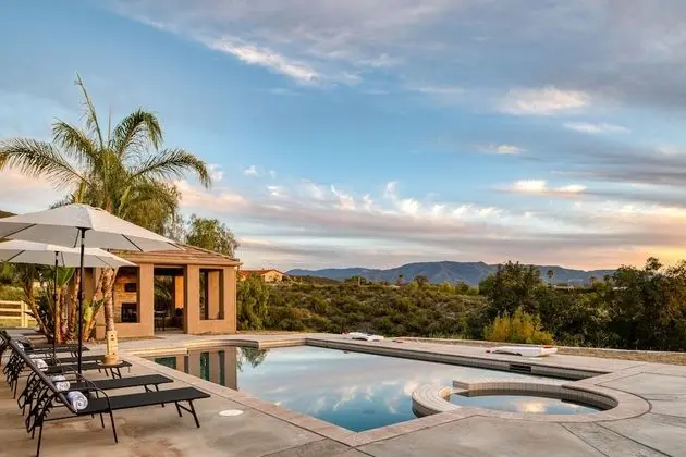 Casa Sancerre by Avantstay Hilltop Estate w/ Breathtaking Views, Pool & Hot Tub