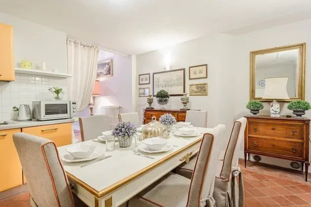 Casa Simonetta Modern and Antique Ground Floor Apartment Inside the Walls of Lucca