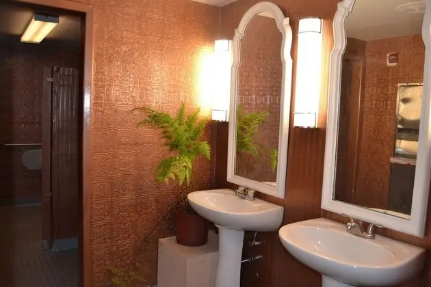 Cascades Inn - Lobi