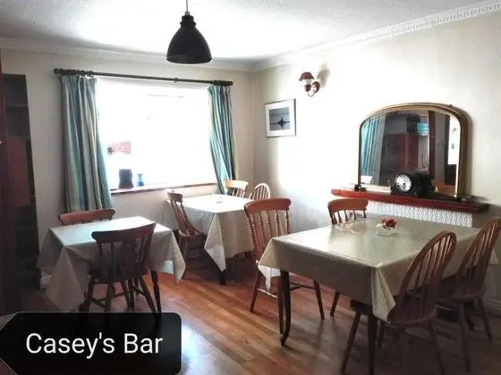 Caseys of Union Hall - Lobi
