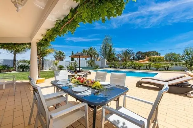 Villa Casinha is a Fabulous Villa With Pool and Jacuzzi That can be Heated - Oda