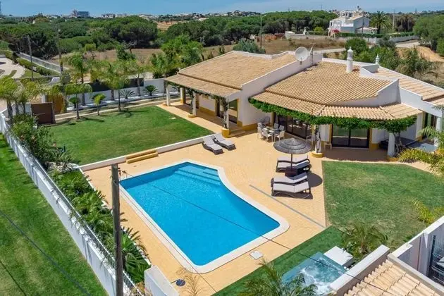 Villa Casinha is a Fabulous Villa With Pool and Jacuzzi That can be Heated - Oda