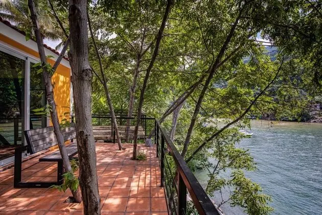 Casita Armonia 1, Ocean Front Cottage