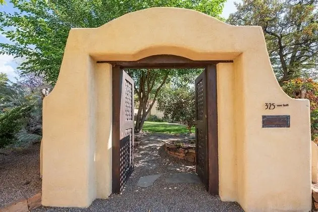 Casita de las Aves - Unbeatable Location, Spacious Yard