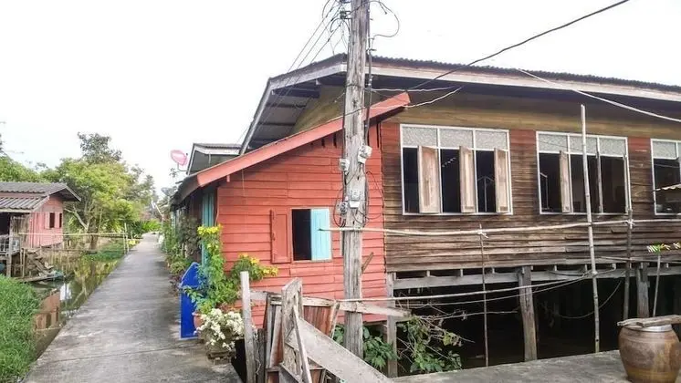 Cast Away  Homestay
