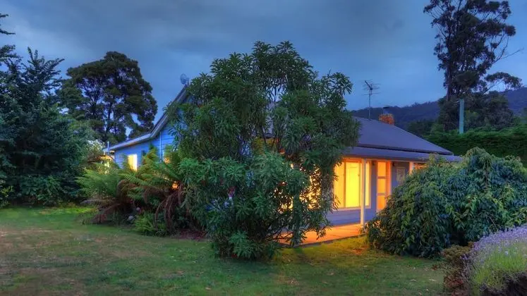 Castaway Cottage - Essentially Tas