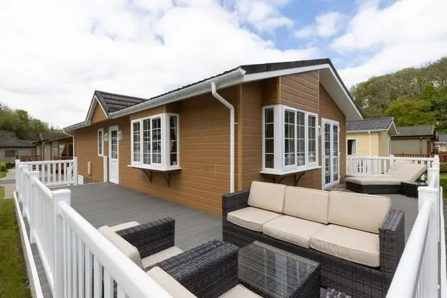 Castaway Lodge - Close to Beach Lovely Lodge With Veranda