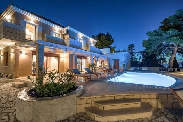 Castelli Luxury Villa - Havuz