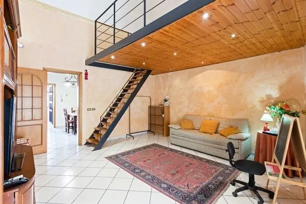 Castello Ursino Balcony Apartment