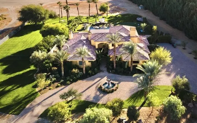 Castillo by Avantstay Mediterranean-style Estate w/ Spacious Yard