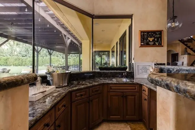Castillo by Avantstay Mediterranean-style Estate w/ Spacious Yard - İç Mekan