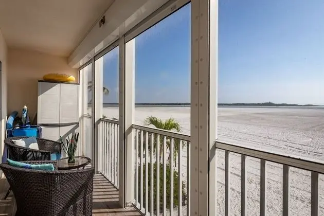 Castle Beach 105