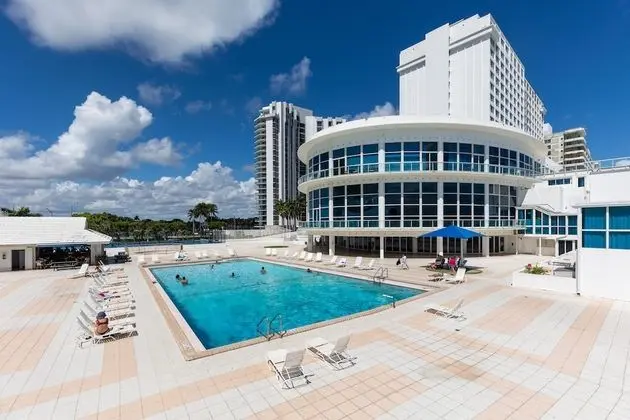 Castle Beach Apartments