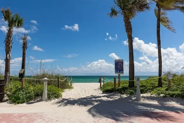 Castle Beach Apartments - Plaj