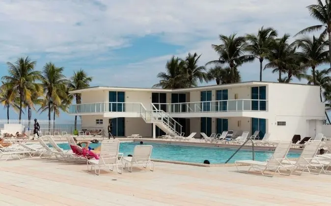 Castle Beach Club Apartments - Havuz