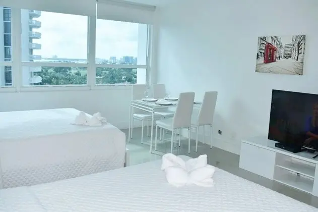 Castle Beach Club Apartments - Oda