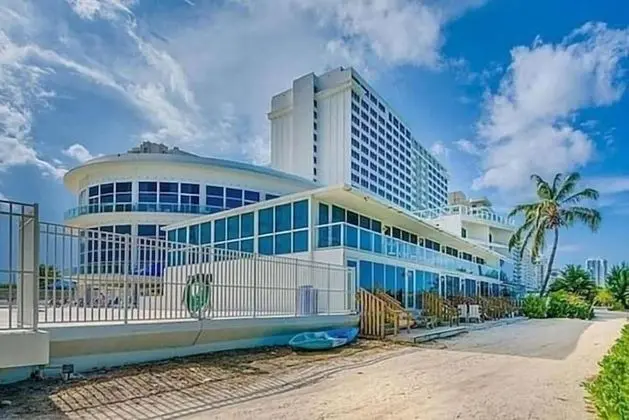 Castle Beach Club Apartments - Plaj