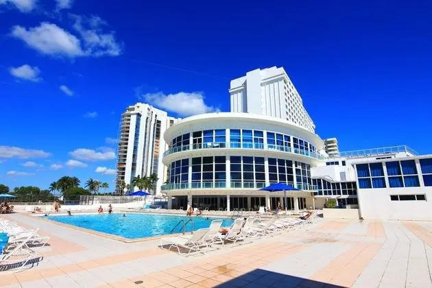 Castle Beach Suites by MiaRentals