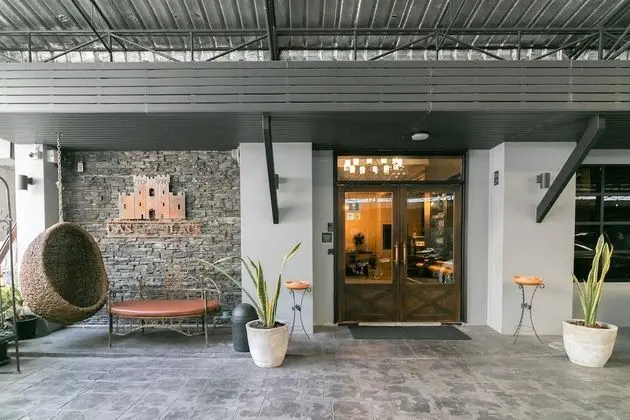 Castle Black Bangkok - Hostel - Dış Mekan